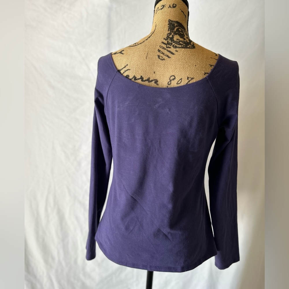 💜CUT-OUT TOP✨ - Picture 2 of 2